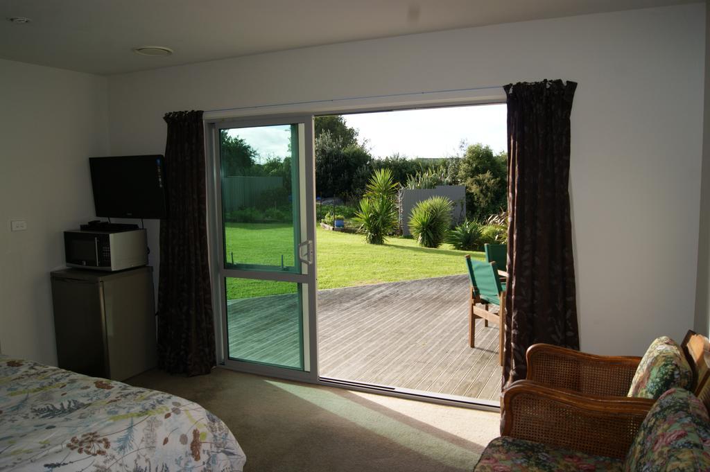 Waihi Beach Getaway-Studio, Ensuite & Private Deck Exterior photo